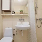 Nowowiejska Cosy For 6 People In Cracow By Renters Apartamento Cracovia