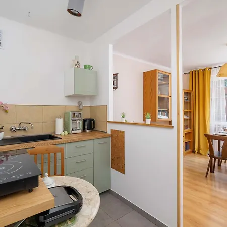 Nowowiejska Cosy For 6 People In Cracow By Renters