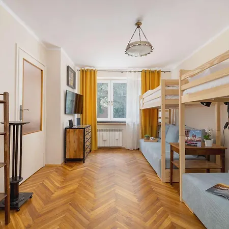 Nowowiejska Cosy For 6 People In Cracow By Renters * Kraków