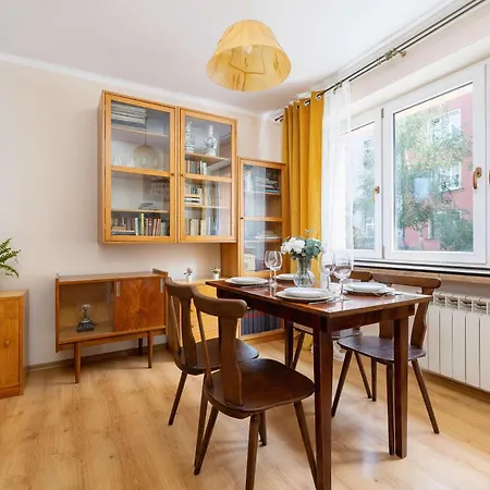 Lejlighed Nowowiejska Cosy For 6 People In Cracow By Renters Kraków
