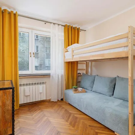 Nowowiejska Cosy For 6 People In Cracow By Renters Apartament