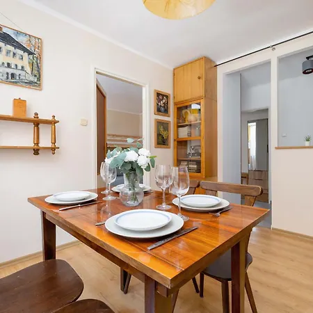 Apartament Nowowiejska Cosy For 6 People In Cracow By Renters